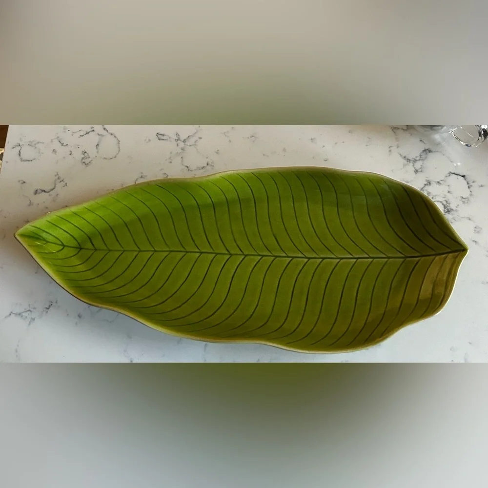 Crate & Barrel Vintage Dew Leaf Plate Medium.